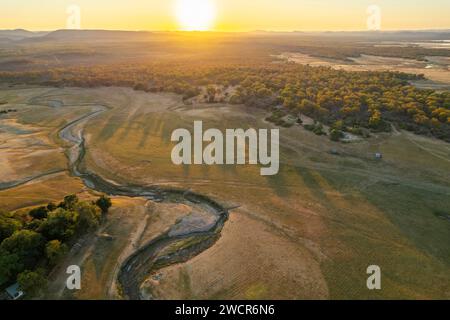 Ein Sonnenuntergang über dem Kariba-See in Simbabwe. Stockfoto