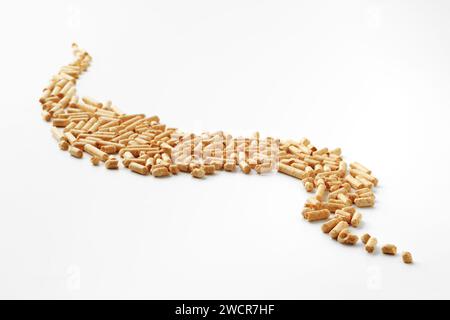 Holzpellets Biokraftstoff isoliert auf weißem Hintergrund Stockfoto
