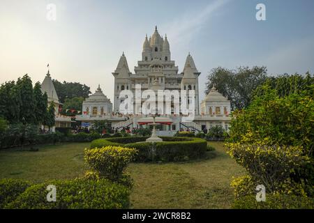 Vrindavan, Indien - 30. Dezember 2023: Blick auf den Shri Pagal Baba Tempel in Vrindavan, Indien. Stockfoto