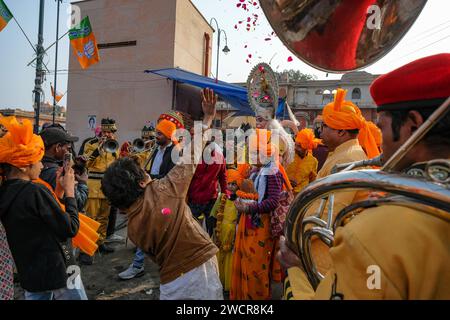 Jaipur, Indien - 31. Dezember 2023: Hanuman-Anhänger in einer Prozession in Jaipur, Indien. Stockfoto