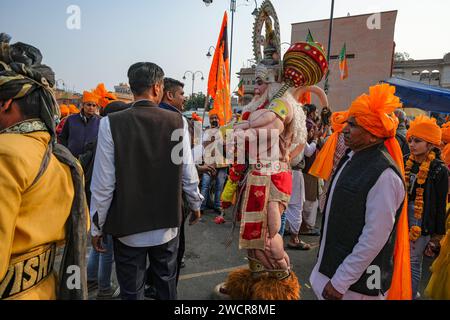 Jaipur, Indien - 31. Dezember 2023: Hanuman-Anhänger in einer Prozession in Jaipur, Indien. Stockfoto