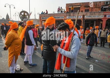 Jaipur, Indien - 31. Dezember 2023: Hanuman-Anhänger in einer Prozession in Jaipur, Indien. Stockfoto