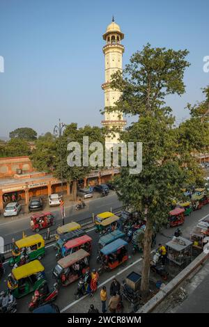 Jaipur, Indien - 31. Dezember 2023: Blick auf das Minarett Isarlat Sargasooli in Jaipur, Indien. Stockfoto