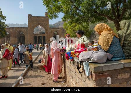 Ajmer, Indien - 3. Januar 2024: Adhai DIN Ka Jhonpra ist eine historische Moschee in der Stadt Ajmer in Rajasthan, Indien. Stockfoto