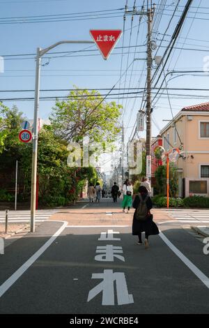 Tokio, Japan - 13. April 2023: Jiyugaoka Allee Street Stockfoto