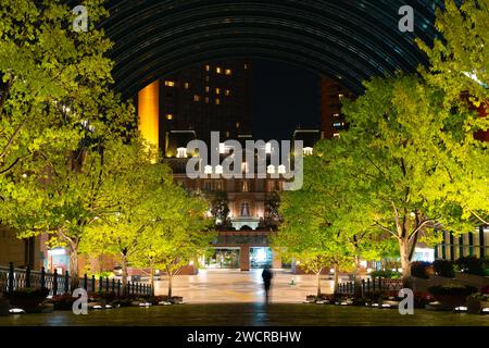 Tokio, Japan - 13. April 2023 : Nachtansicht auf Yebisu Garden Place Stockfoto