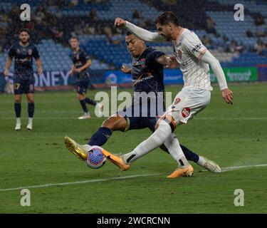 Sydney, Australien. Januar 2024. Dane Ingham blockiert Jonas Markovskis Schuss. Brisbane Roar gegen Newcastle Jets. Vereinigt rund. ISUZU UTE A-League Männer. Allianz Stadium. Sydney. Australien (Joe Serci/SPP) Credit: SPP Sport Press Photo. /Alamy Live News Stockfoto