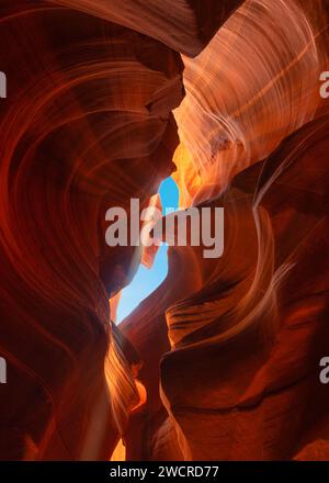 Die Sandsteinmauern im berühmten Antelope Canyon in der Nähe von Page in Arizona. Stockfoto