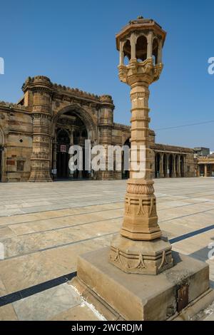 Ahmedabad, Indien - 11. Januar 2024: JAMA Masjid in Ahmedabad, Gujarat, Indien. Stockfoto