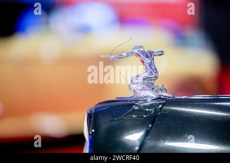 Philadelphia, PA, USA 17. Jan. 2024 Großaufnahme des Pierce-Arrow-Kapuzenornaments - Foto Credit, Don Mennig Alamy Live News Stockfoto