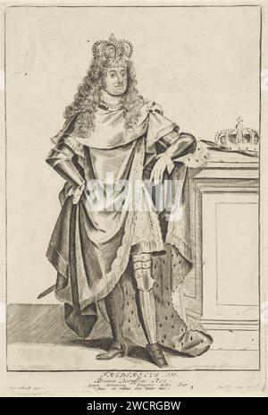 Porträt von Friedrich I. van Pruisen, anonym, 1675–1711 Druck Friedrich I., König in Preußen und als Friedrich III., Kurfürst von Brandenburg. Von 1688 bis 1701 war er Kurfürst von Brandenburg und bis zu seinem Tod Friedrich I. Koning von Preußen. Er trägt eine Krone und einen Mantel, getrimmt mit Hermelin. Amsterdamer Gravurkrone (Symbol der Souveränität) Stockfoto