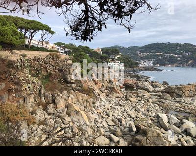 Calella de Palafrugell. Reiseziel Costa Brava. Traditionelles mediterranes Dorf Stockfoto