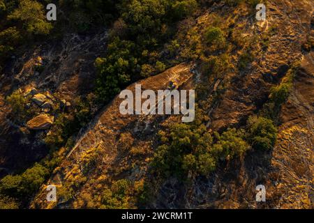 Ein Blick aus der Vogelperspektive auf die einzigartige Landschaft der Matobo-Hügel in Simbabwe. Stockfoto