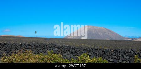 Spektakuläre Aussicht auf die Feuerberge im Timanfaya National Park, diese einzigartige Gegend besteht vollständig aus vulkanischen Böden. Lanzarote, Spanien Stockfoto