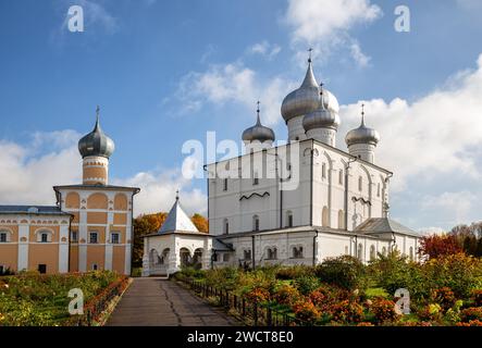 Khutyn Kloster der Verklärung des Erlösers und des Heiligen Varlaam. Veliky Nowgorod, Russland. Stockfoto