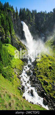 Stäubifall - 100 m, Alp Aesch, URI, Schweiz Stockfoto