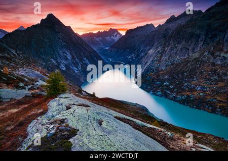 Schweizer Alpen im Herbst, Grimselsee und Lauteraarhorn, Bern, Schweiz Stockfoto