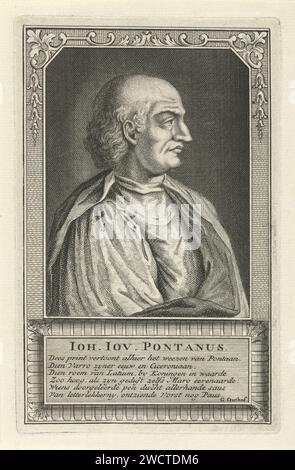 Portret Van Giovanni Gioviano Pontano, Adolf Van der Laan, 1694 - 1755 Druck Porträtbüste rechts von Giovanni Gioviano Pontano, italienischer Schriftsteller und Dichter, barfuß. Um einen Zierrahmen herum, unter dem Porträt der Name des Dargestellten, gefolgt von einer sechszeiligen niederländischen Strophe. Papierätzung/Gravur Stockfoto