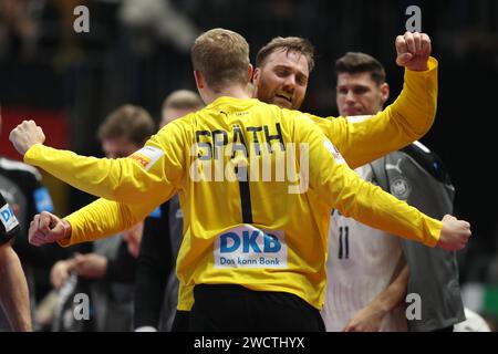 DHB TorhŸter : David SpŠth #1 aus Deutschland, Andreas Wolff aus Deutschland Frankreich gegen Deutschland EHF Herren Handball EURO 2024 Vorrunde Gruppe A 16.01.2024 Mercedes Benz Arena Berlin © diebilderwelt / Alamy Stock Stockfoto