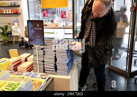 Das Buch Kongeord (Wort eines Königs), König Frederik X erzählt Jens Andersen im Politiken Book Shop in Kopenhagen, Mittwoch, 17. Januar 2024. Das Buch wurde von Politikens Forlag veröffentlicht. König Frederik Xs Kongeord enthält seine persönlichen Visionen für die Monarchie. In diesem Buch erzählt Denmarks neuer König seine eigenen Gedanken und Überlegungen hinter der Nachfolgerehrung. Über seine Beziehung zur königlichen Linie, zur dänischen Geschichte, zum Christentum und zum Königreich Dänemark. Über die Familie, die Ehe und die Reise durch das Leben - von einem jungen, widerwilligen Kronprinzen zu einem Reifen Mann, Familienvater und Monar Stockfoto