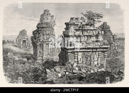 Ruinen des Tempels Prambanan in der Nähe von Yogyakarta auf Java. Indonesien, Südosten. Sechs Wochen in Java 1879 von Desire Charnay (1828–1915) alter Stich aus dem 19. Jahrhundert aus Le Tour du Monde 1880 Stockfoto
