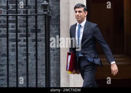 London, Großbritannien. Januar 2024. Der britische Premierminister Rishi Sunak verlässt die Downing Street für PMQs. Quelle: Justin Ng/Alamy Live News. Stockfoto