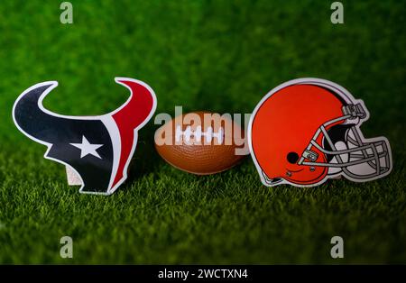 10. Januar 2024, Las Vegas, USA, Emblems der Fußballvereine, die an den Playoffs Cleveland Browns und Houston Texans teilnehmen Stockfoto