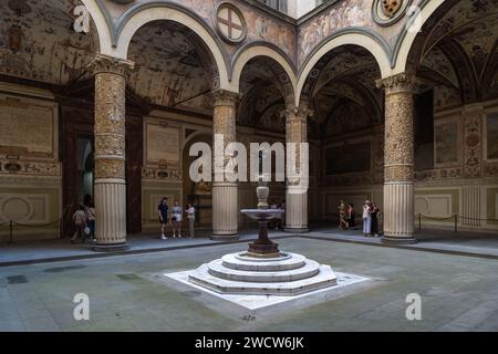 Der wunderschöne Innenhof des Palazzo Vecchio in Florenz, Italien Stockfoto