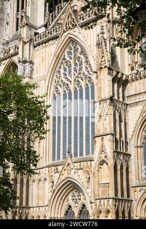 York, North Yorkshire, England. Die Westfront und das Great West Window des York Minster, im Volksmund bekannt als das Herz von Yorkshire. Stockfoto