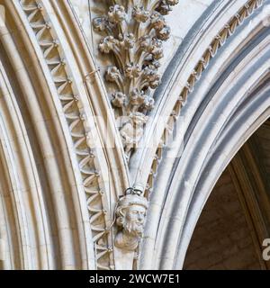 Lincoln, Lincolnshire, England. Der Lincoln Imp, eine legendäre skurrile Groteske, die über dem Angel Choir der Lincoln Cathedral in Stein gemeißelt wurde. Stockfoto