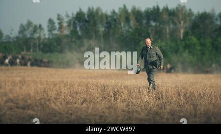 Nazi-Soldat auf dem Schlachtfeld Stockfoto