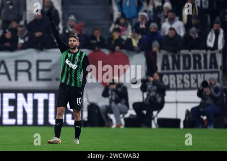 Turin, Italien. Januar 2024. Domenico Berardi von uns Sassuolo gibt während des Fußballspiels der Serie A zwischen Juventus FC und uns Sassuolo am 16. Januar 2024 im Allianz Stadium in Turin, Italien. Quelle: Marco Canoniero/Alamy Live News Stockfoto