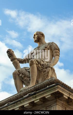 Denkmal von Giovanni delle Bande Nere an der Piazza San Lorenzo von Baccio Bandinelli, Florenz, Italien Stockfoto