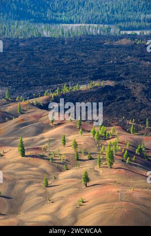 Fantastische Lavastrom aus Schlackenkegel, Lassen Volcanic Nationalpark, Kalifornien Stockfoto