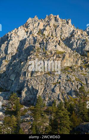 Ridgeline entlang des Eagle Lake Trail, Desolation Wilderness, Lake Tahoe Basin National Forest, Kalifornien Stockfoto