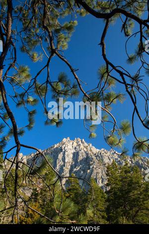 Ridgeline entlang des Eagle Lake Trail, Desolation Wilderness, Lake Tahoe Basin National Forest, Kalifornien Stockfoto