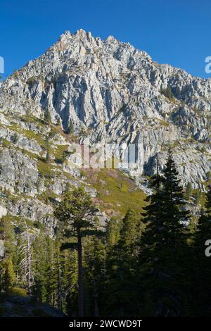 Ridgeline entlang des Eagle Lake Trail, Desolation Wilderness, Lake Tahoe Basin National Forest, Kalifornien Stockfoto