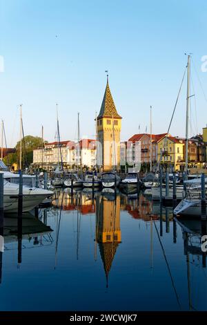 Deutschland, Bayern, Bodensee (Bodensee), Lindau, Hafen, alten Leuchtturm (Mangturm oder Mangenturm) Stockfoto