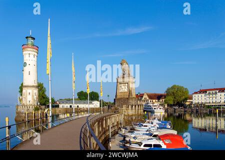 Deutschland, Bayern, Bodensee (Bodensee), Lindau, an der Ruta Hafen, bayerischem Löwen und neuen Leuchtturm Stockfoto