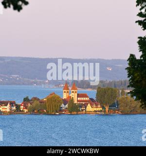 Deutschland, Baden Württemberg, Bodensee, Klosterinsel Reichenau, UNESCO-Weltkulturerbe, Reichenau-Niederzell, St. Peter und St. Paul Kirche Stockfoto