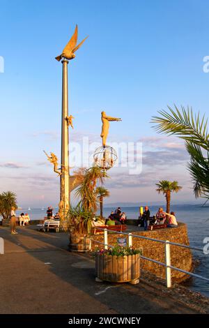 Deutschland, Baden-Württemberg, Bodensee (Bodensee), Meersburg, The Magic-Kolumne von Peter Lenk auf der Hafen-mole Stockfoto