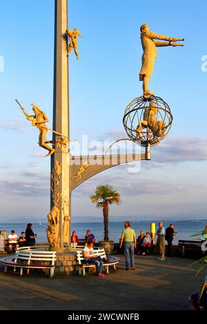 Deutschland, Baden-Württemberg, Bodensee (Bodensee), Meersburg, The Magic-Kolumne von Peter Lenk auf der Hafen-mole Stockfoto