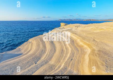 Griechenland, Kykladen, Milos, Felsformationen, Sarakiniko Stockfoto