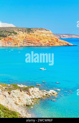 Griechenland, Kykladen, Milos, Blick auf die Bucht von Provatas Stockfoto