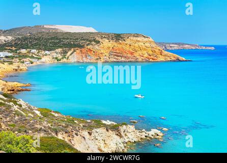 Griechenland, Kykladen, Milos, Blick auf die Bucht von Provatas Stockfoto