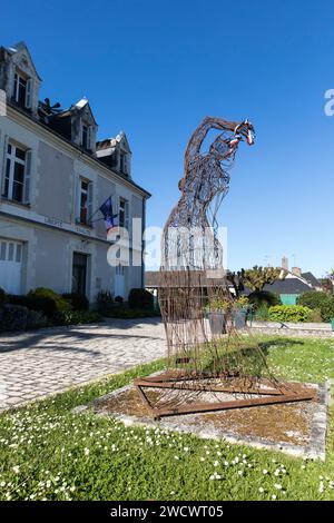 Frankreich, Indre et Loire, Loire-Tal, das von der UNESCO zum Weltkulturerbe erklärt wurde, Villedômer, Metallarbeiten vor dem Rathaus Stockfoto