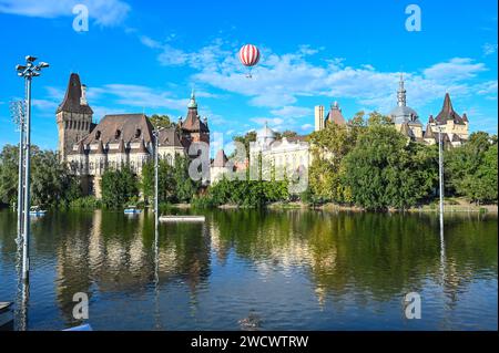 Ungarn, Budapest, am EuroVelo 6, See und Schloss Vajdahunyad Stockfoto