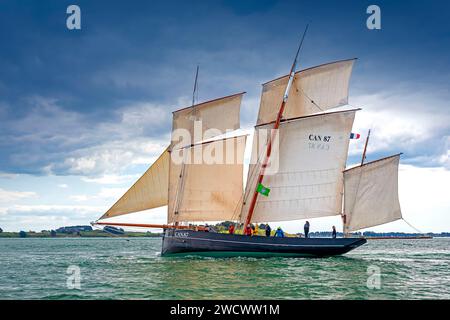 Frankreich, Morbihan, Golf von Morbihan, La Cancalaise, Dreimastbagger, Ausgabe der Golfwoche 2023 Stockfoto