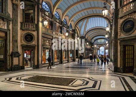 Italien, Piemont, Turin, Galleria San Federico Einkaufszentrum Stockfoto