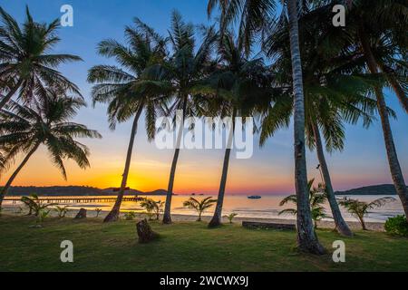 Thailand, Provinz trat, Insel Ko Mak, Sonnenuntergang am Strand von Ao Suan Yai Stockfoto
